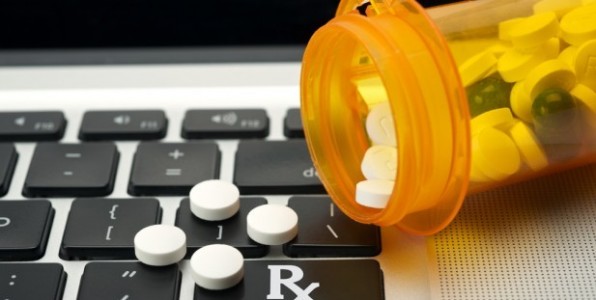 La vente de médicaments en ligne fait grise mine La crainte d'avoir à faire à des produits contrefaits nuit beaucoup au développement de la vente de médicaments en ligne.