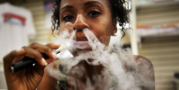 La e-cigarette devient de plus en plus populaire, notamment aux Etats-Unis