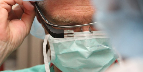 En fvrier dernier, un chirurgien  Rennes utilisait pour la premire fois les Google Glass pendant une opration