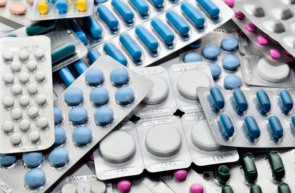 Médicament générique : des différences de dose avec le médicament original pourraient entraîner des effets indésirables graves médicament générique AFMPS substitution recommandations liste rouge