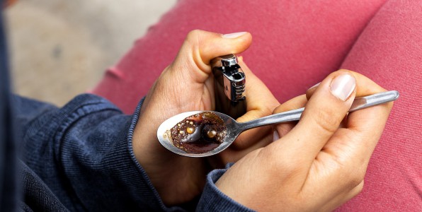 "Salles de shoot" : nouvelle tentative d'expérimentation en France salles de shoot loi drogue toxicomanes infections risque