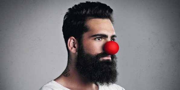 Un homme avec un nez de clown  -  Fotolia   kantver