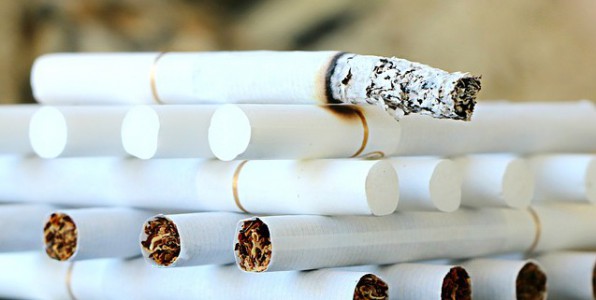 La nicotine des cigarettes est une substance trs addictive.