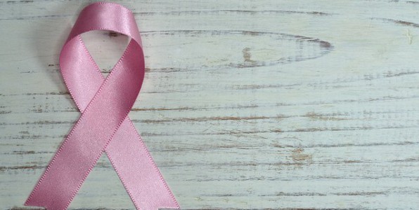 Le nœud rose est le symbole pour la lutte contre le cancer du sein.