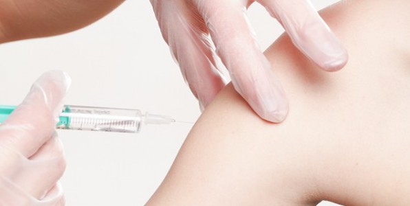 La Cour des comptes recommande une politique vaccinale plus ambitieuse