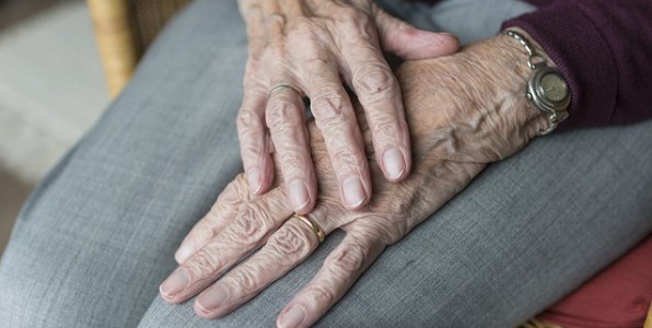 La maladie de Parkinson concerne principalement les seniors.