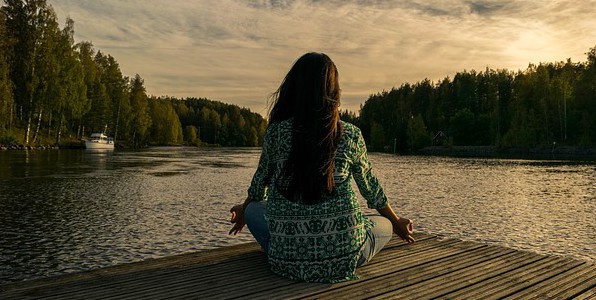 La pratique mditative renforce le bien-tre mental.