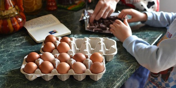 Impliquer les enfants en cuisine leur permet d'accepter plus facilement certains aliments comme les lgumes.