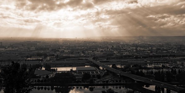 Suite  l'incendie de l'usine Lubrizol, de nombreuses craintes persistent au sujet de la qualit de l'air  Rouen.