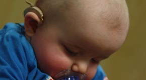 surdit� diagnostic enfant b�b� handicap nouveau-n� implant cochl�aire cochl�e