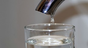 Microplastiques dans l’eau potable, des dangers à venir microplastique eau potable dangers risques santé